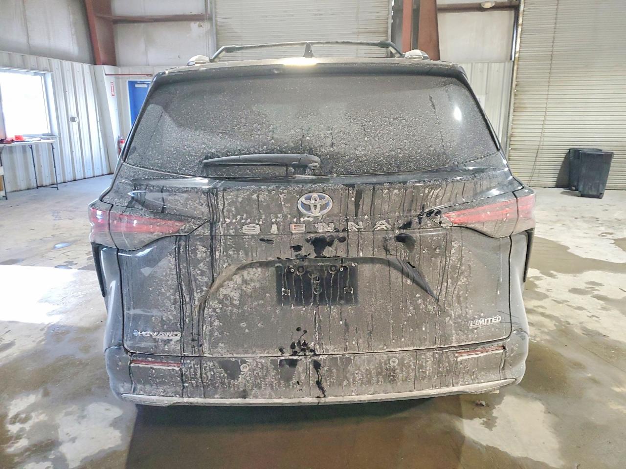 2025 TOYOTA SIENNA photo 6