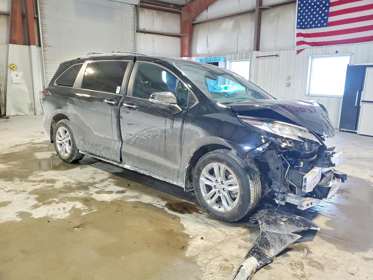 2025 TOYOTA SIENNA photo 4