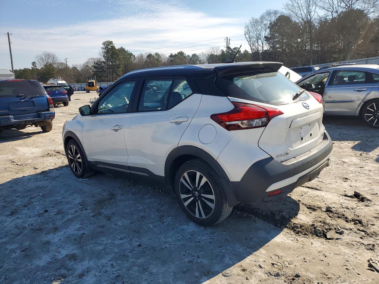 2019 NISSAN KICKS S photo 4