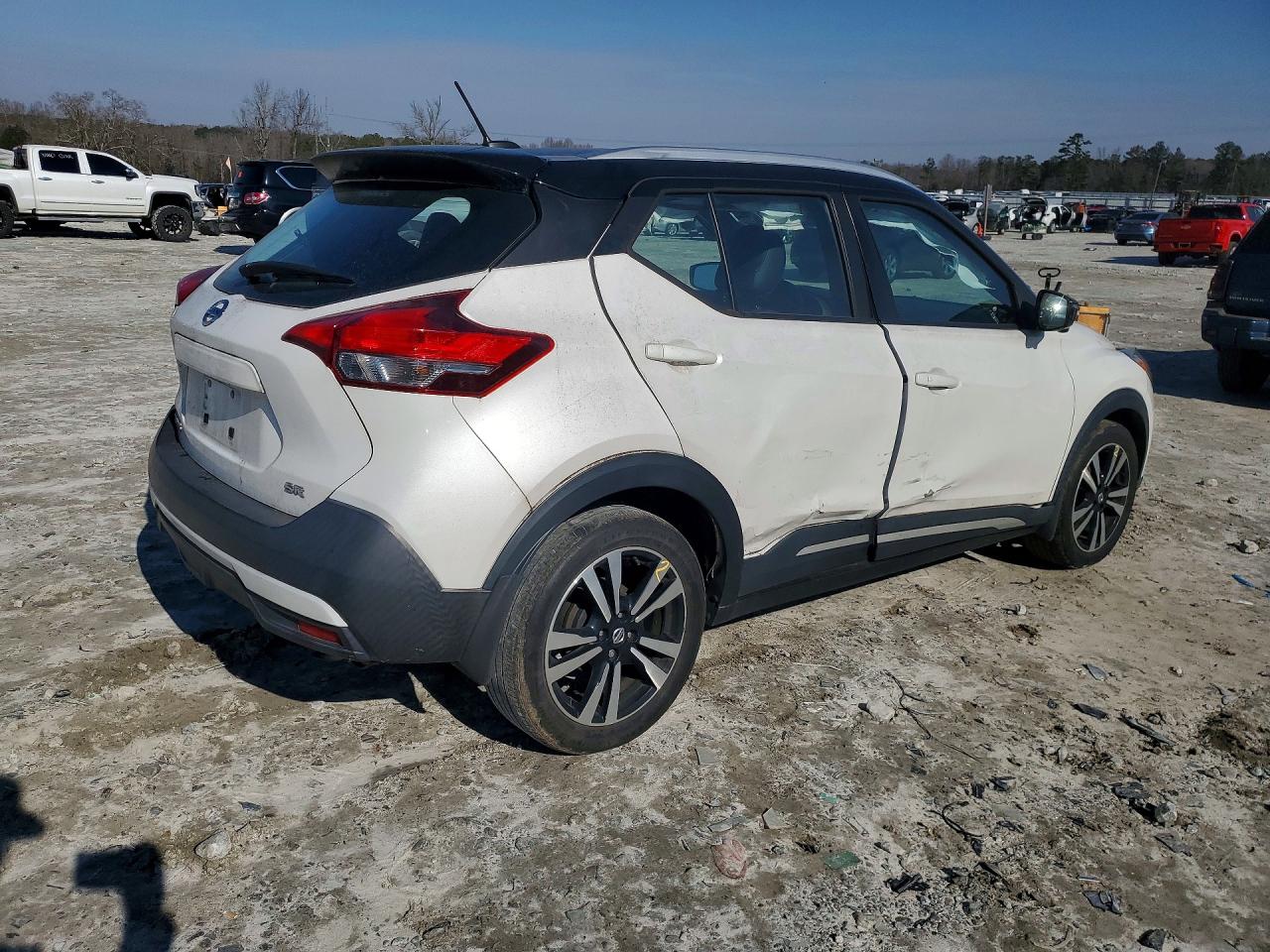 2019 NISSAN KICKS S photo 7