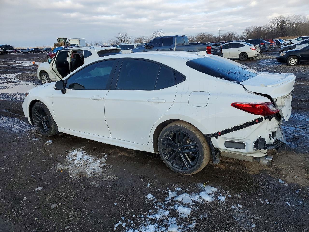 2025 TOYOTA CAMRY SE photo 4