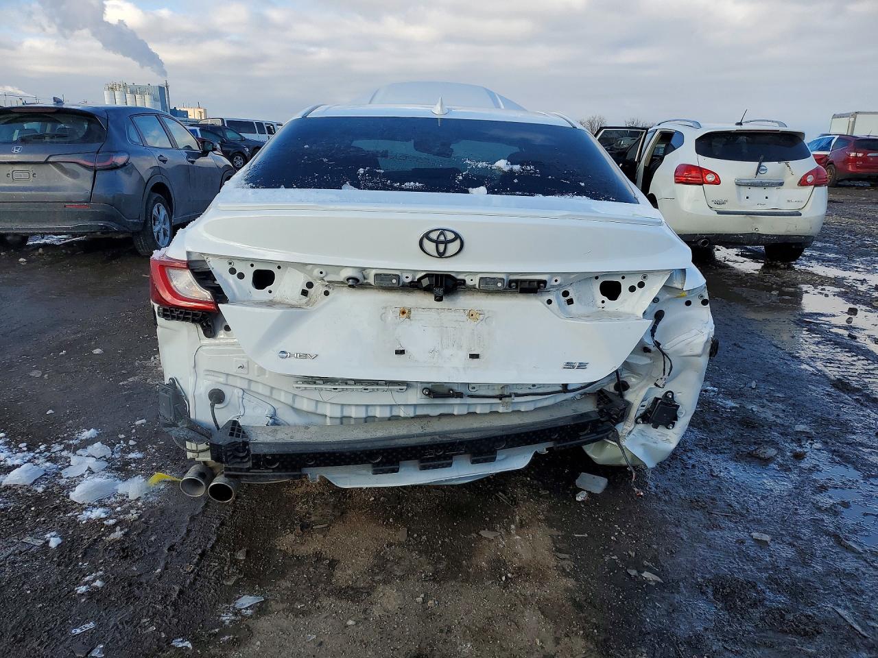 2025 TOYOTA CAMRY SE photo 16