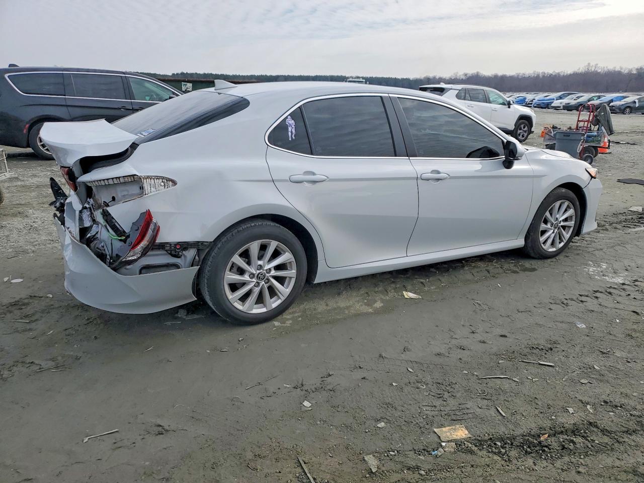 2024 TOYOTA CAMRY LE photo 5