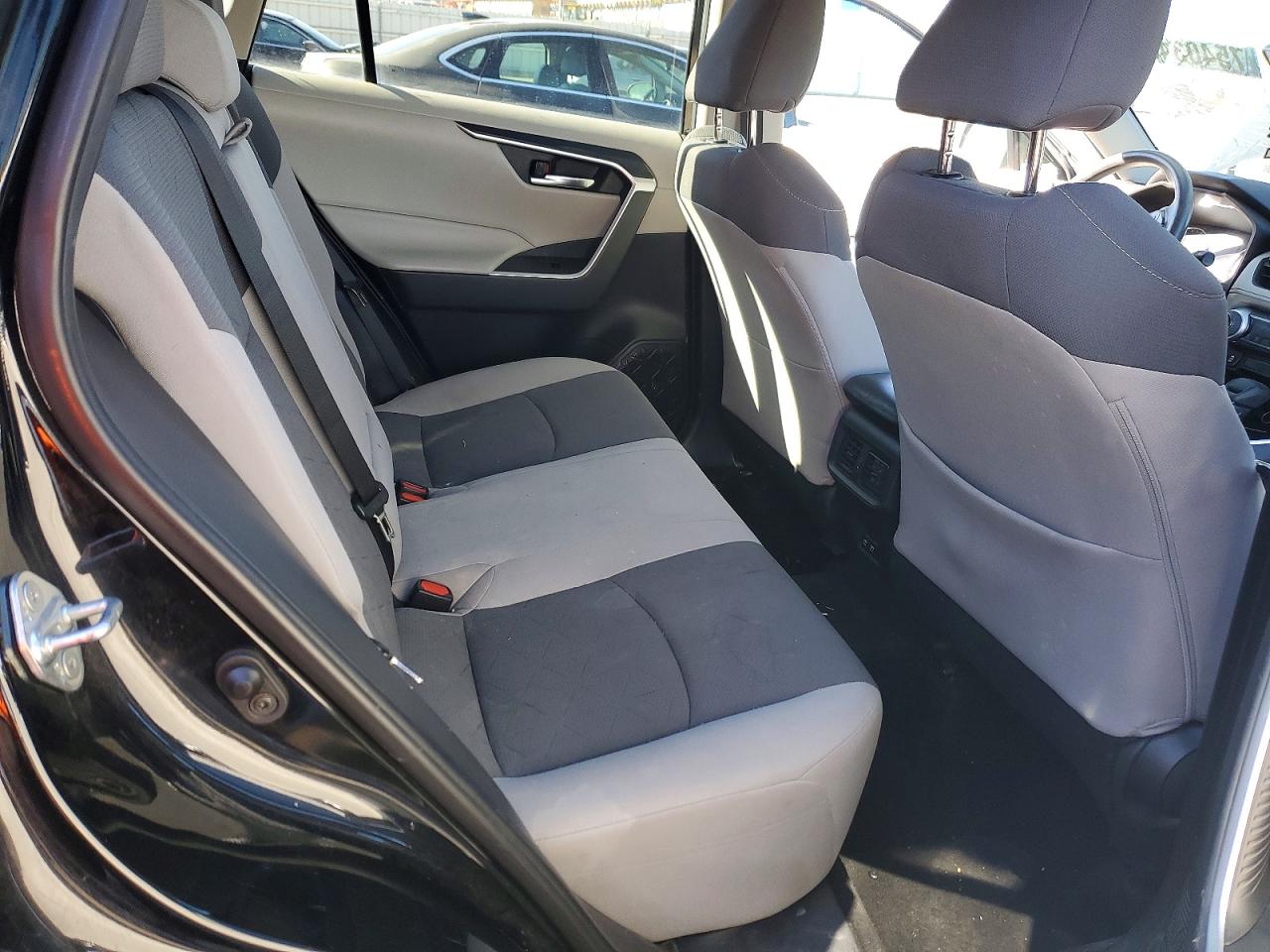 2019 TOYOTA RAV4 XLE photo 19