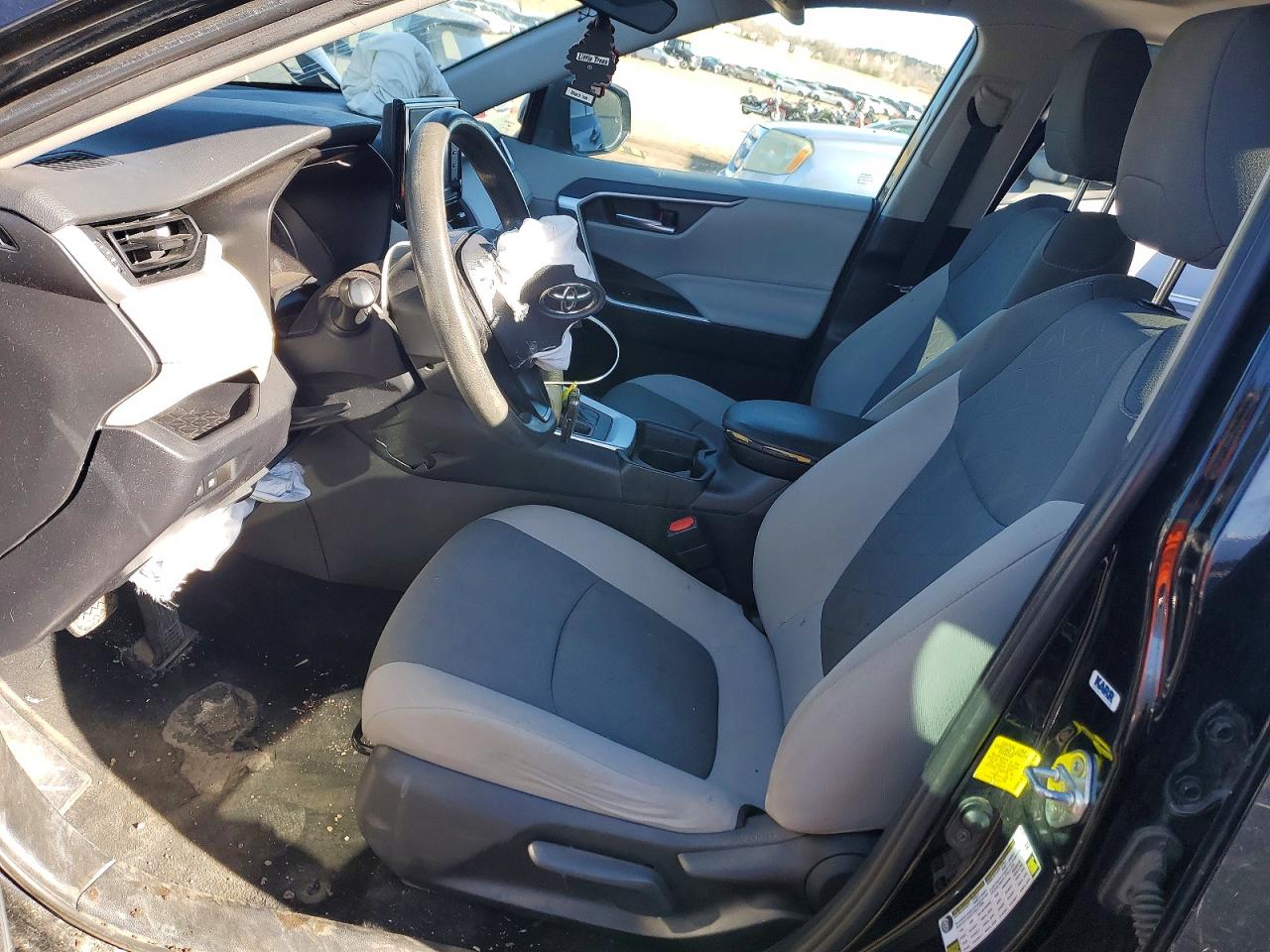 2019 TOYOTA RAV4 XLE photo 13