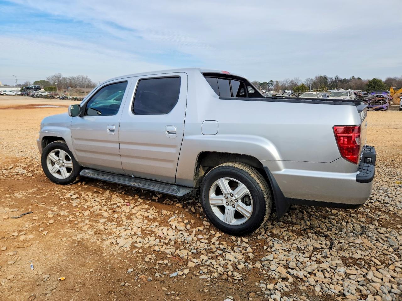2011 HONDA RIDGELINE RTL photo 2