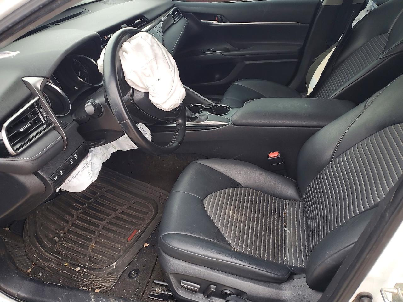 2020 TOYOTA CAMRY SE photo 19