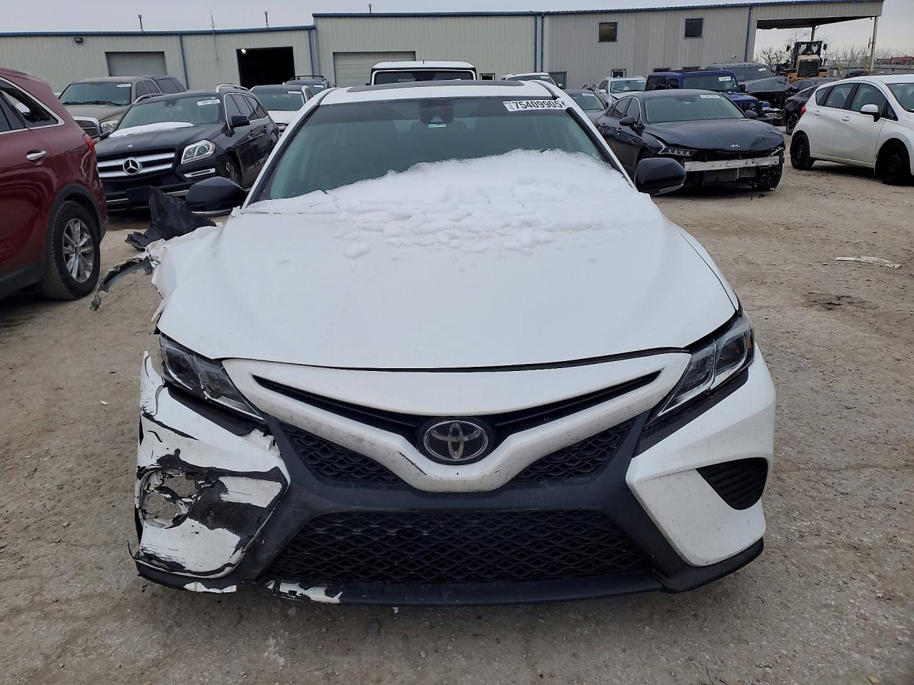 2020 TOYOTA CAMRY SE photo 13