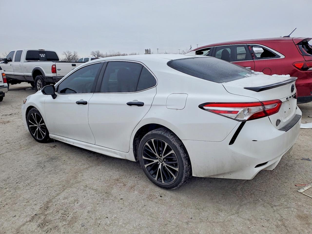 2020 TOYOTA CAMRY SE photo 4