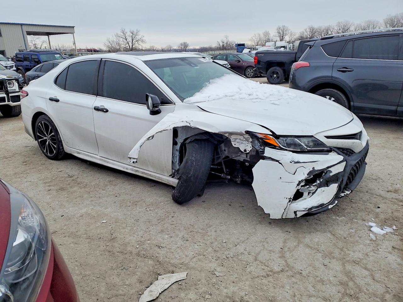 2020 TOYOTA CAMRY SE photo 10