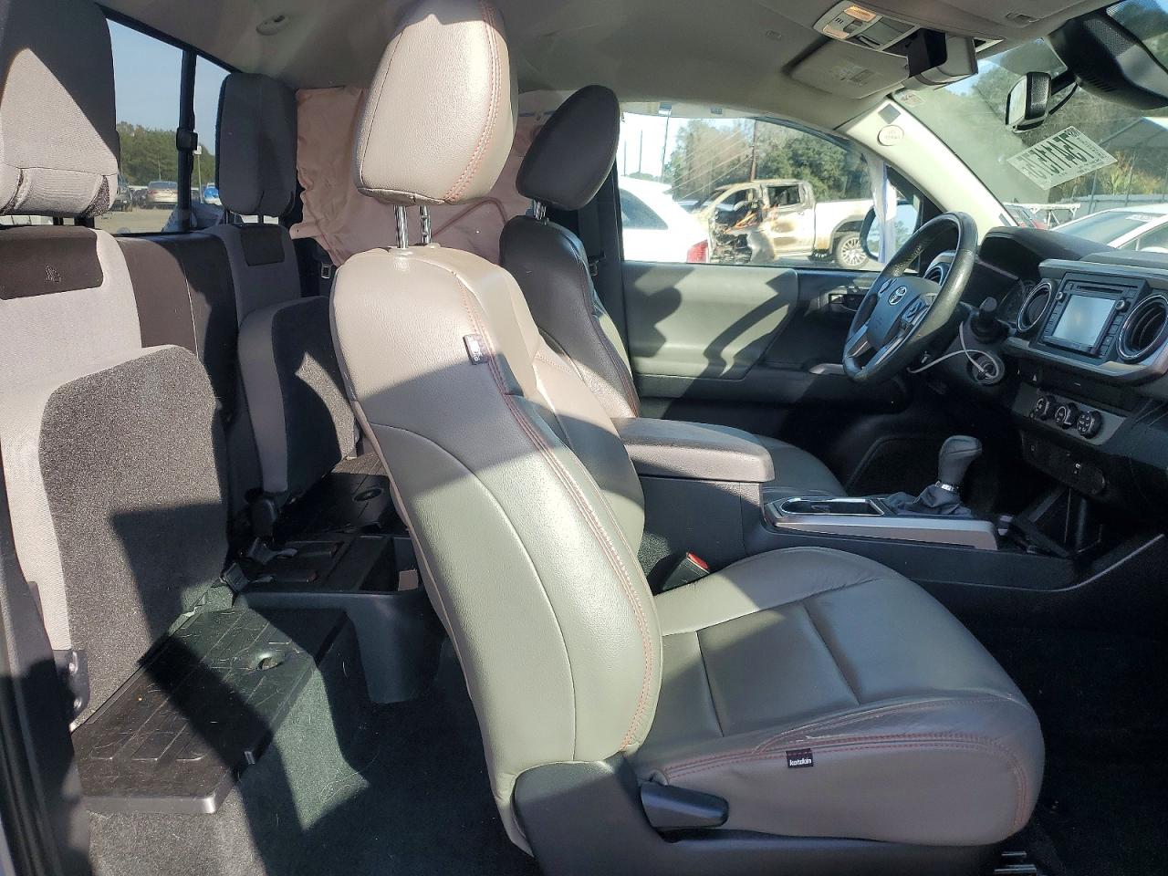 2019 TOYOTA TACOMA SR5 V6 photo 10