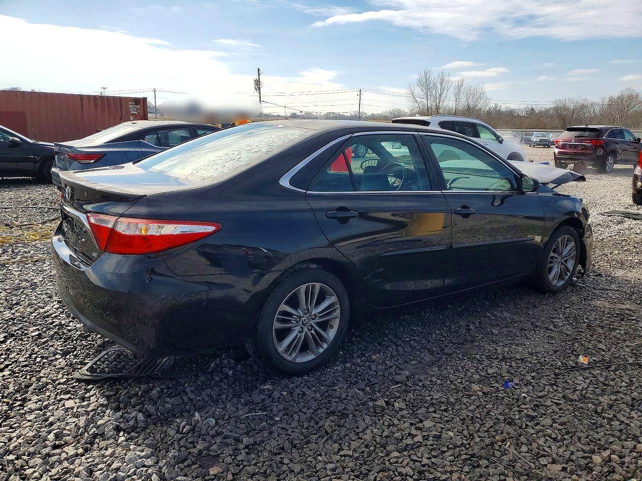 2015 TOYOTA CAMRY SE photo 3