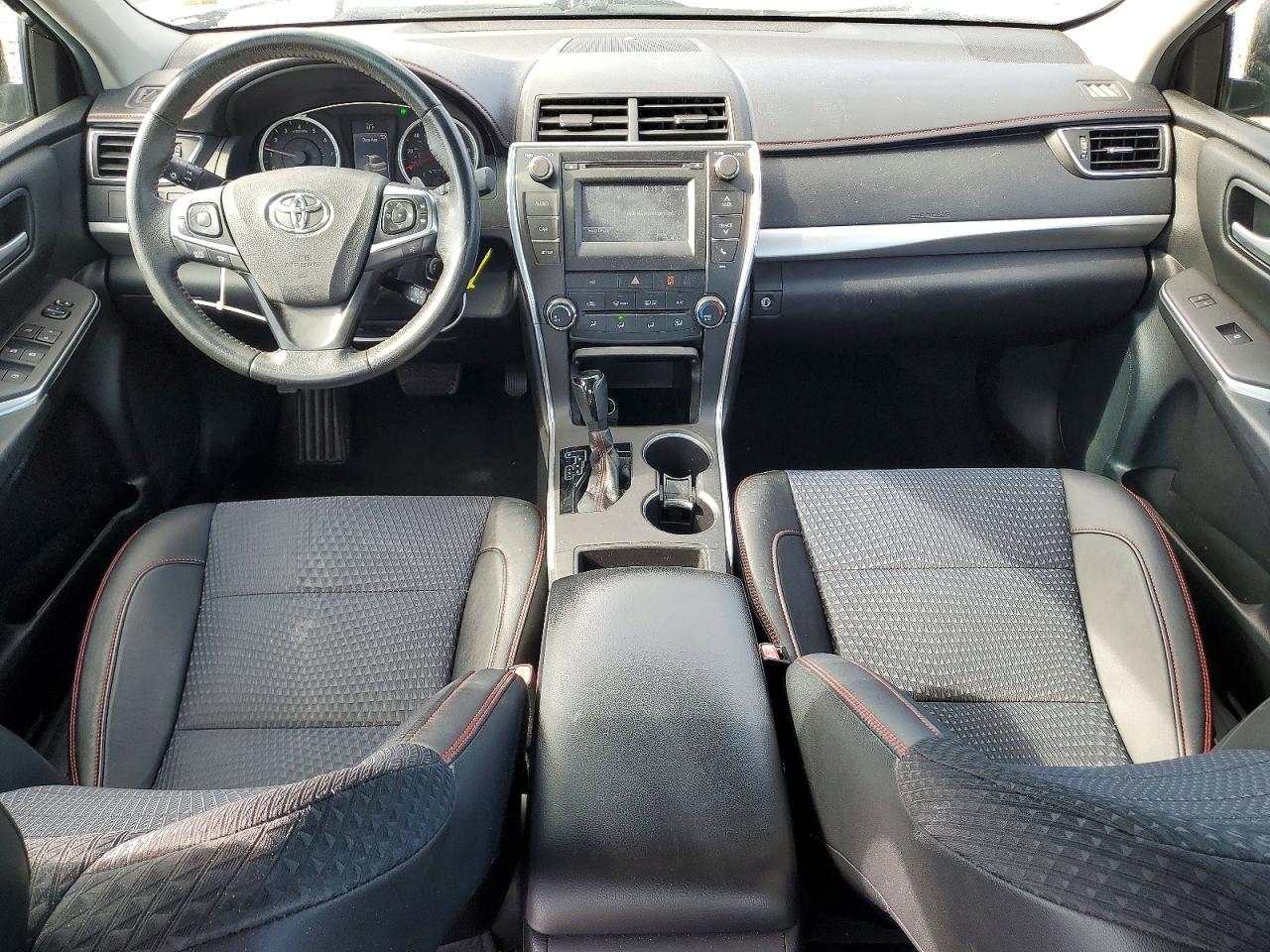 2015 TOYOTA CAMRY SE photo 8