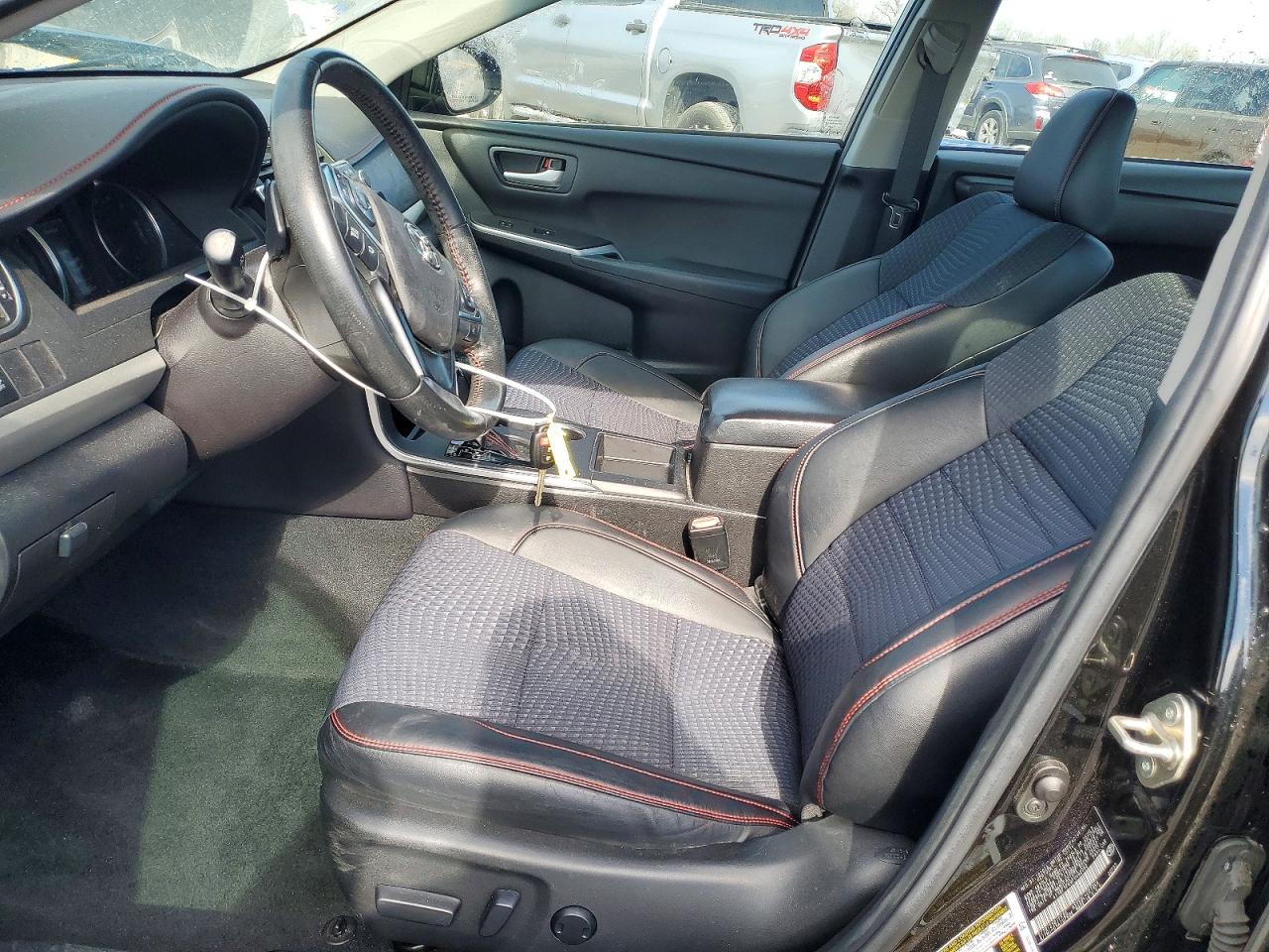 2015 TOYOTA CAMRY SE photo 7