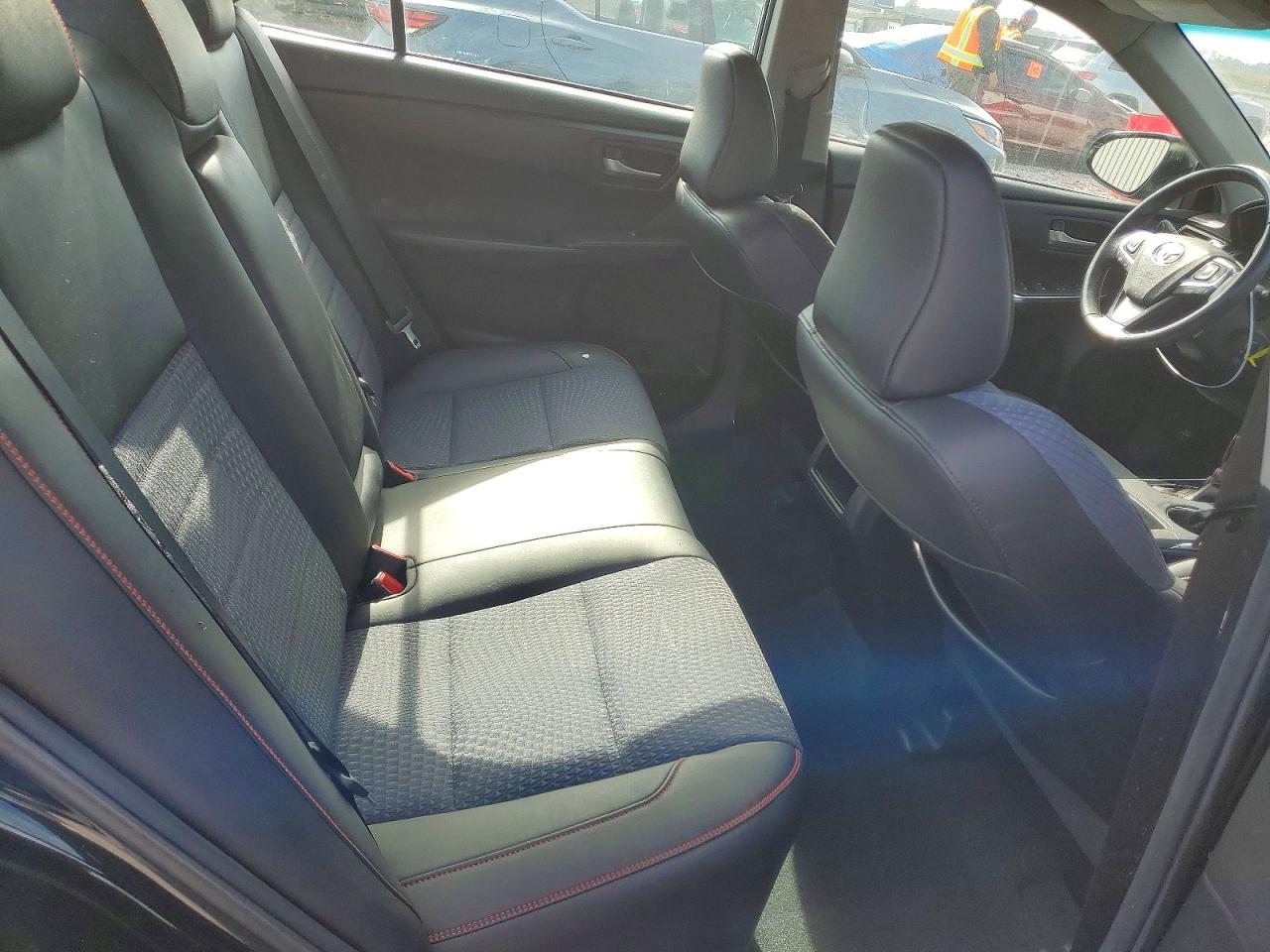 2015 TOYOTA CAMRY SE photo 10