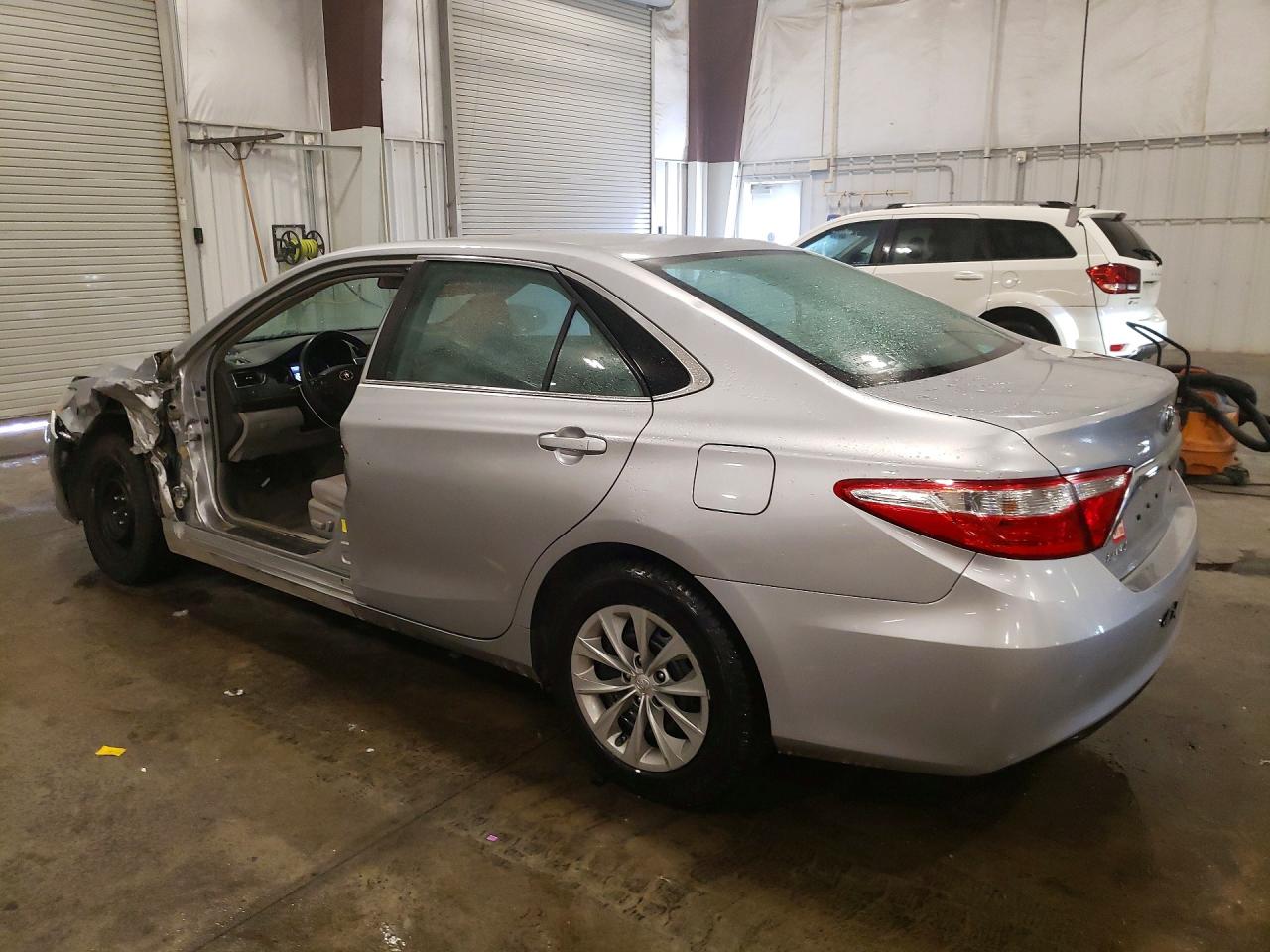 2017 TOYOTA CAMRY LE photo 2