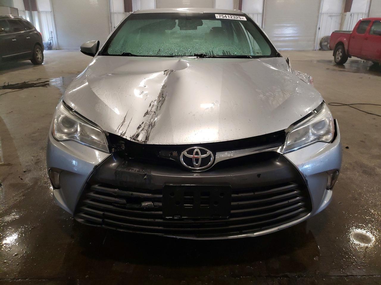 2017 TOYOTA CAMRY LE photo 5