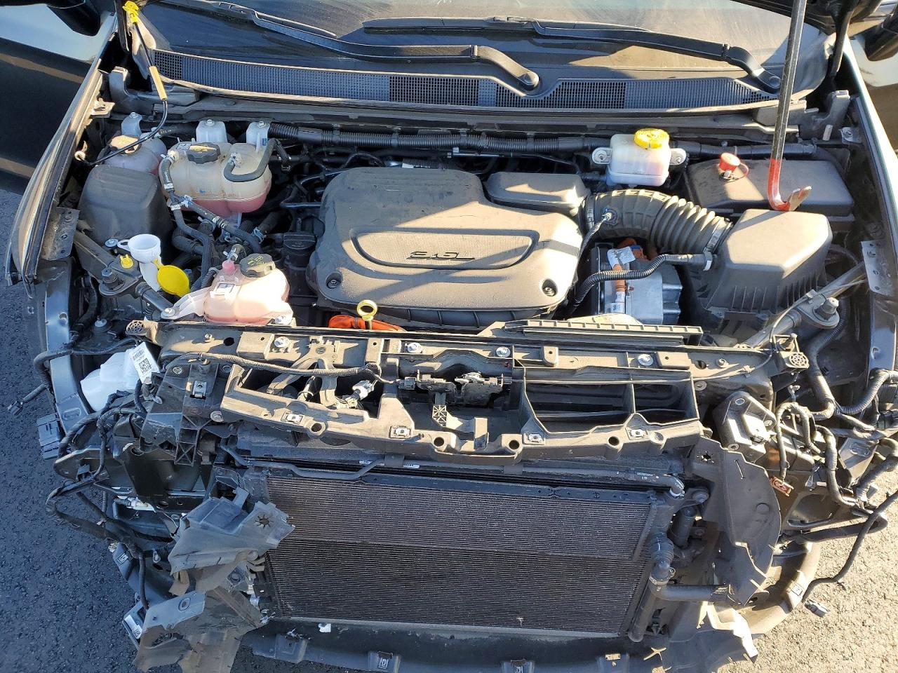 2024 CHRYSLER PACIFICA HYBRID SELECT photo 12