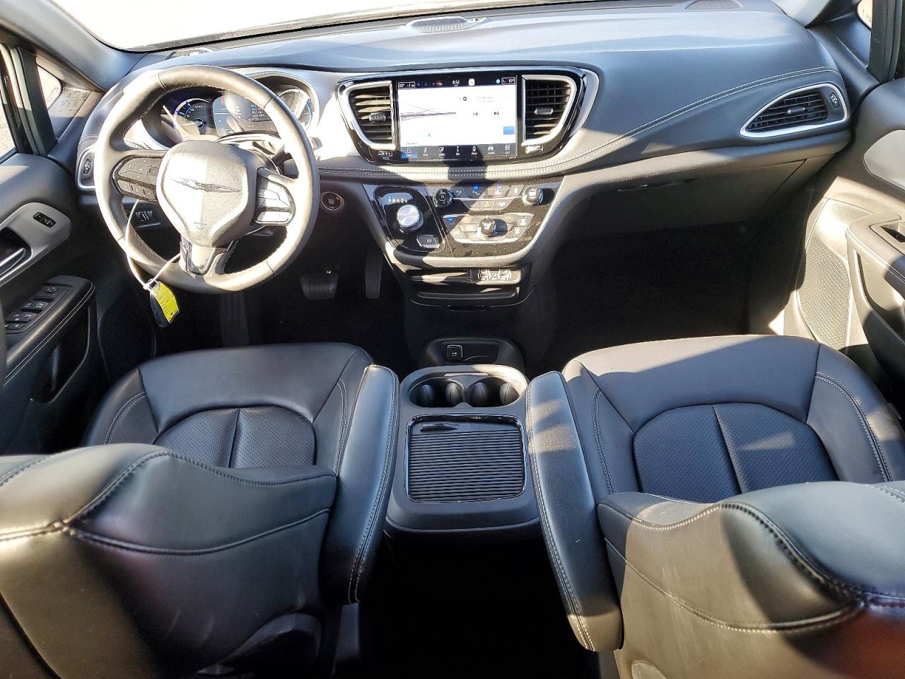 2024 CHRYSLER PACIFICA HYBRID SELECT photo 8