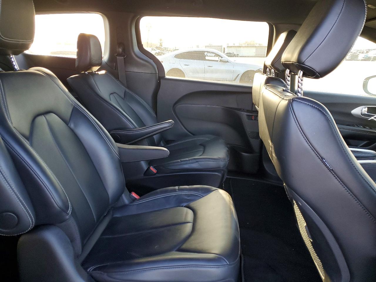 2024 CHRYSLER PACIFICA HYBRID SELECT photo 11