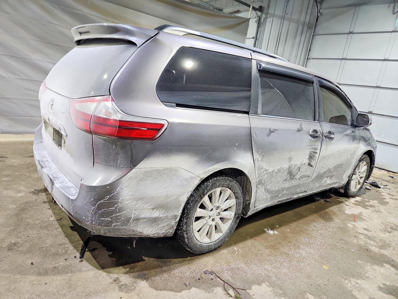 2015 TOYOTA SIENNA LE photo 5