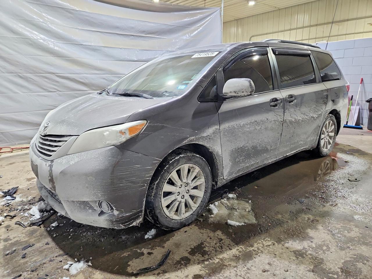 2015 TOYOTA SIENNA