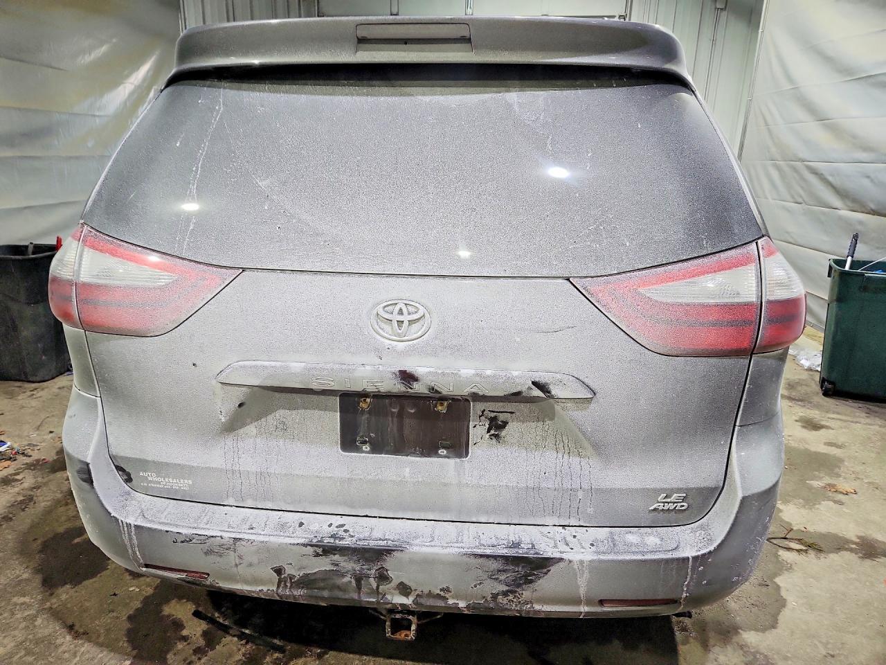 2015 TOYOTA SIENNA LE photo 11