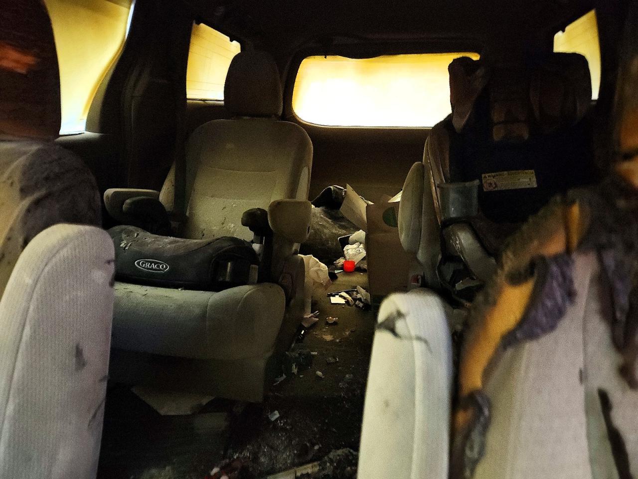 2015 TOYOTA SIENNA LE photo 19