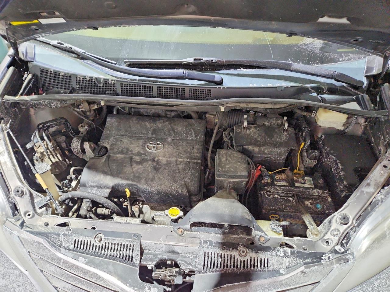 2015 TOYOTA SIENNA LE photo 23