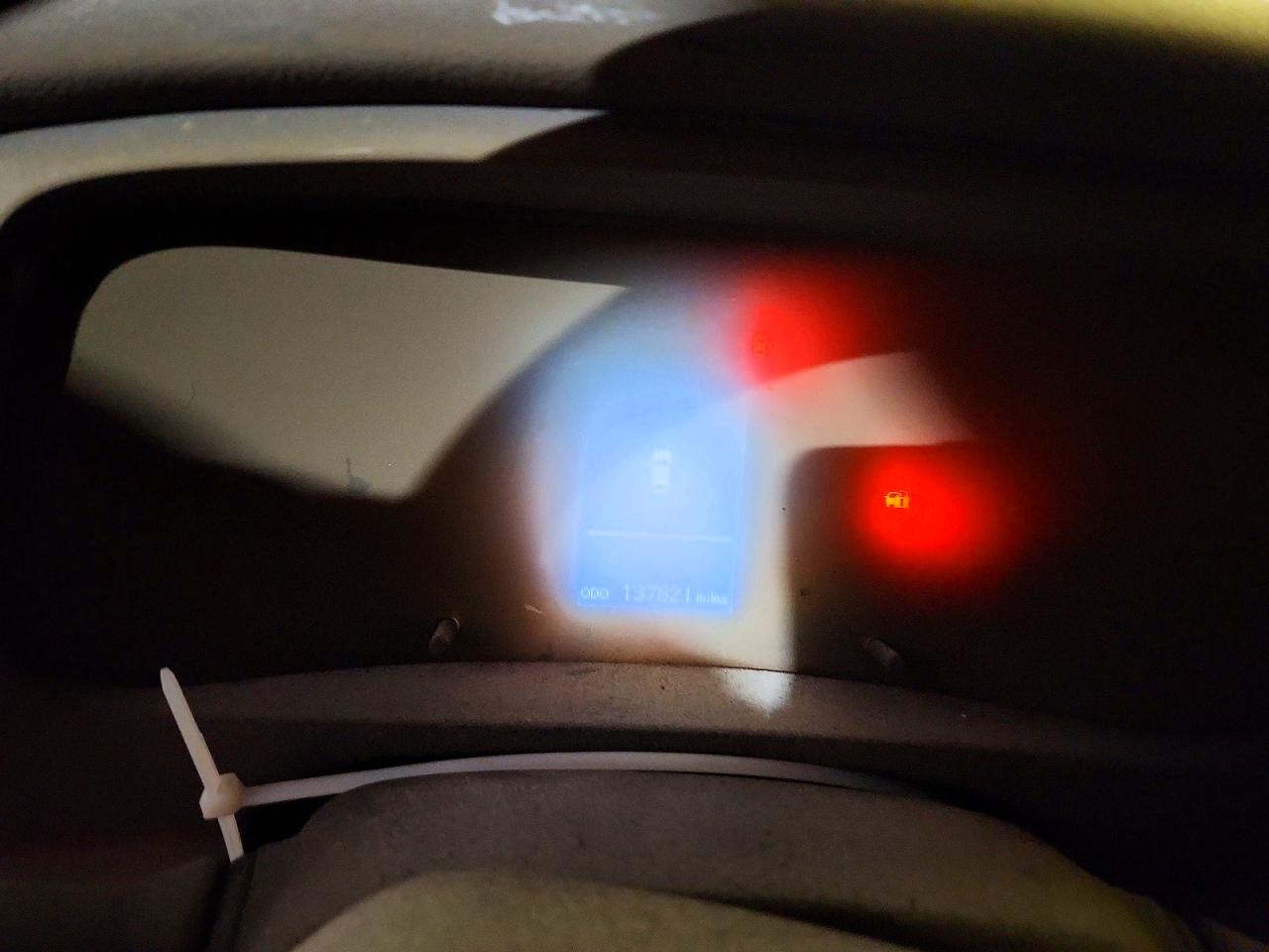 2015 TOYOTA SIENNA LE photo 17