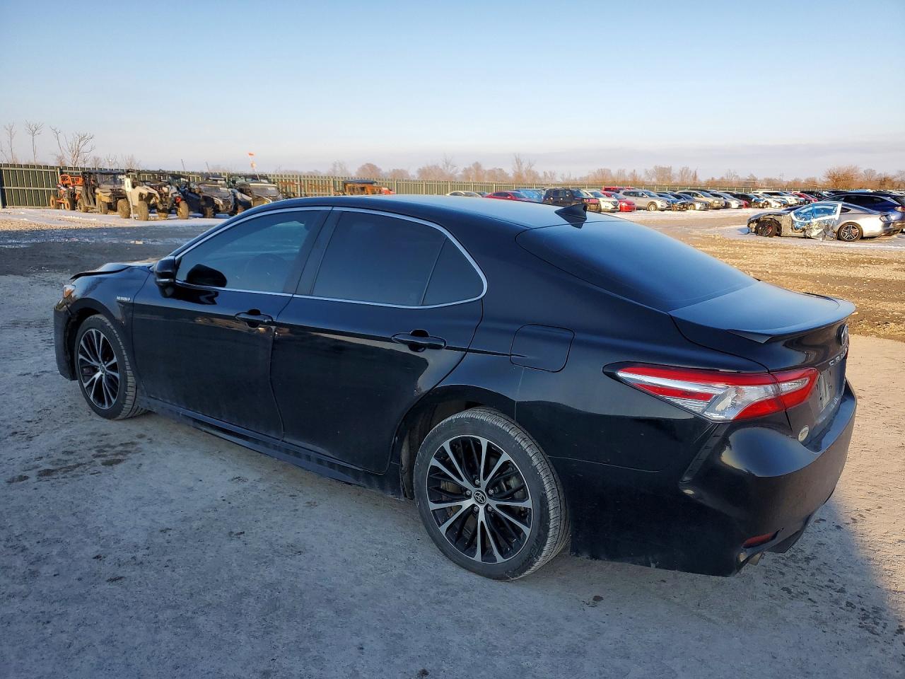 2020 TOYOTA CAMRY SE photo 2