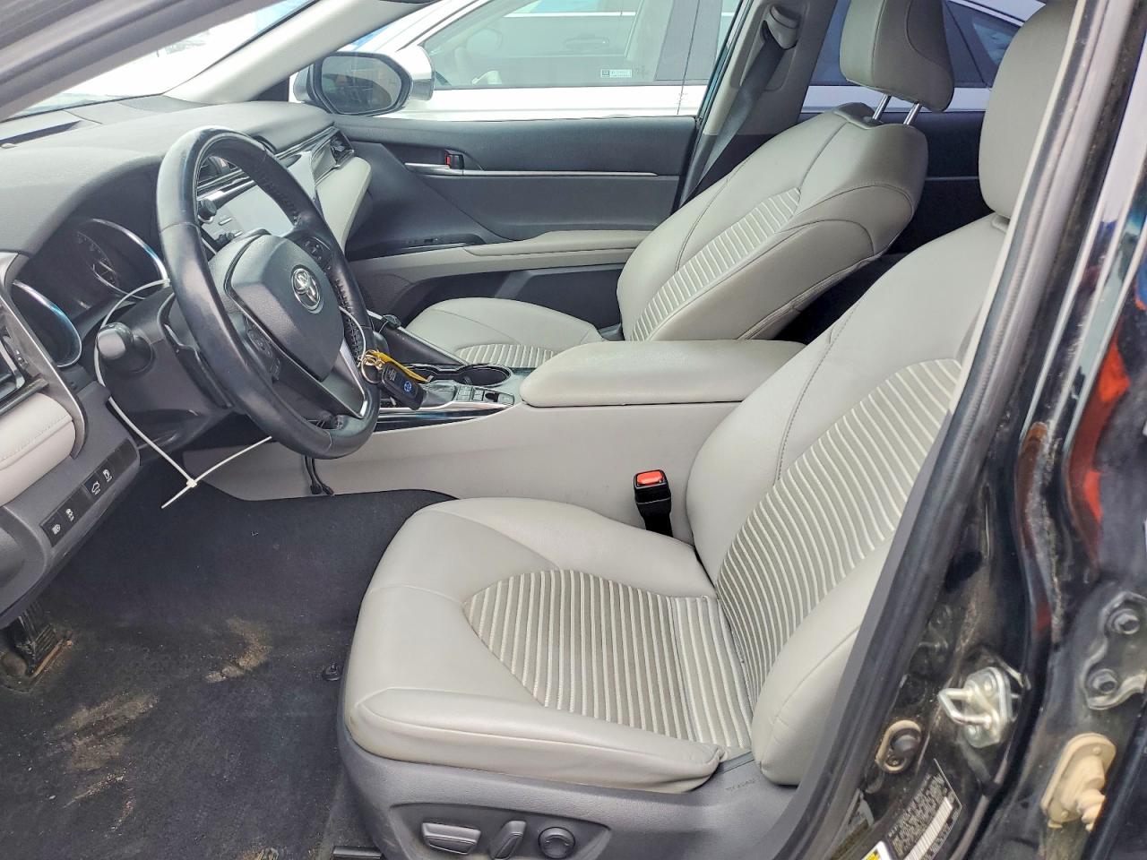2020 TOYOTA CAMRY SE photo 7
