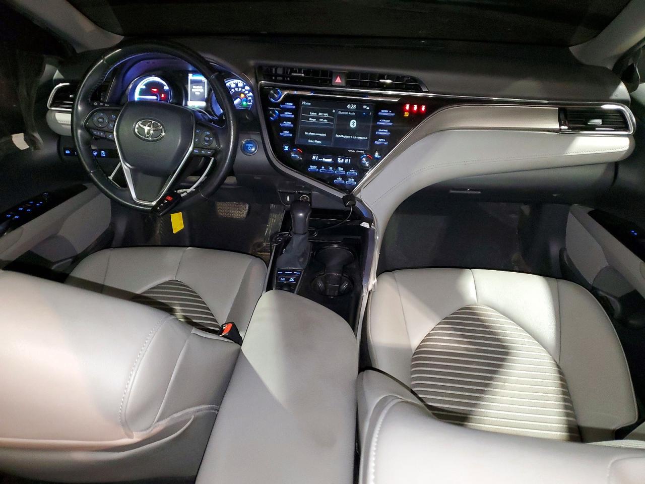 2020 TOYOTA CAMRY SE photo 8