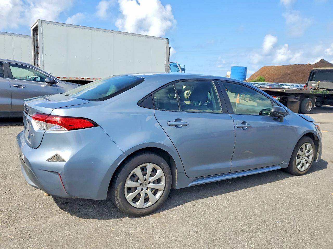 2021 TOYOTA COROLLA LE photo 3