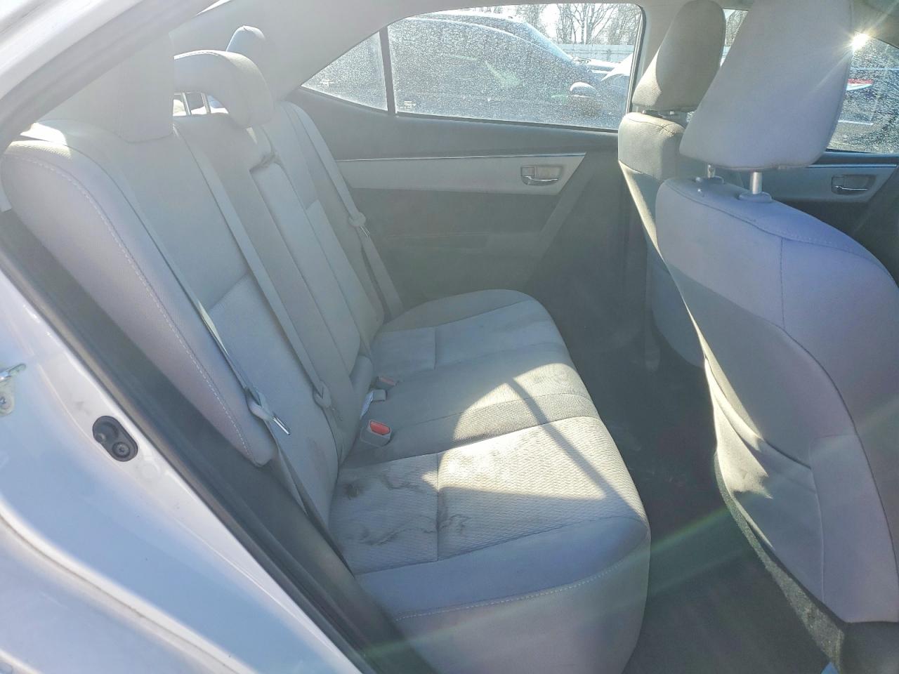 2015 TOYOTA COROLLA L photo 10