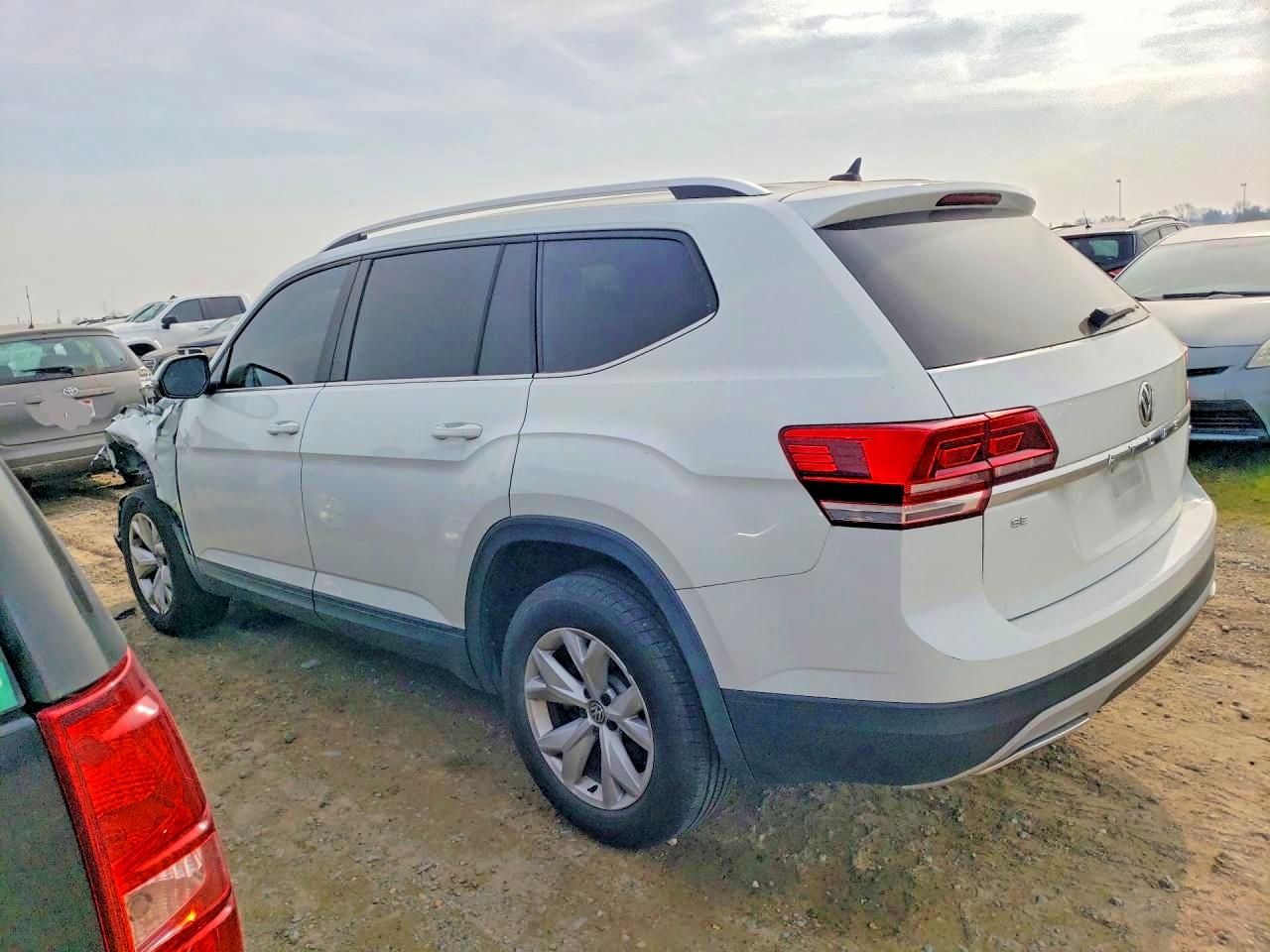 2018 VOLKSWAGEN ATLAS SE photo 4