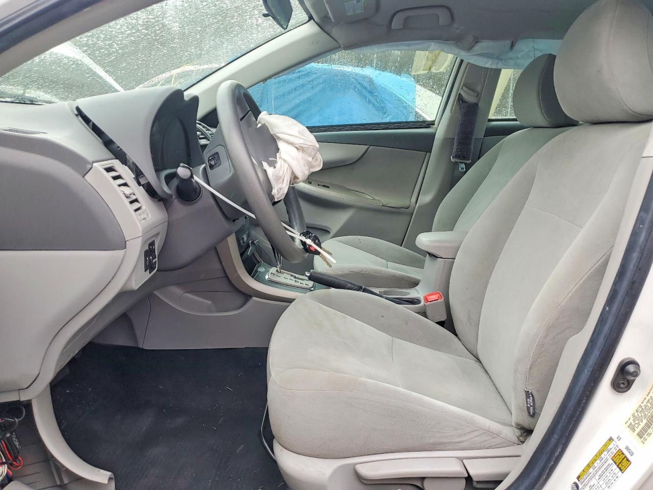 2010 TOYOTA COROLLA photo 7