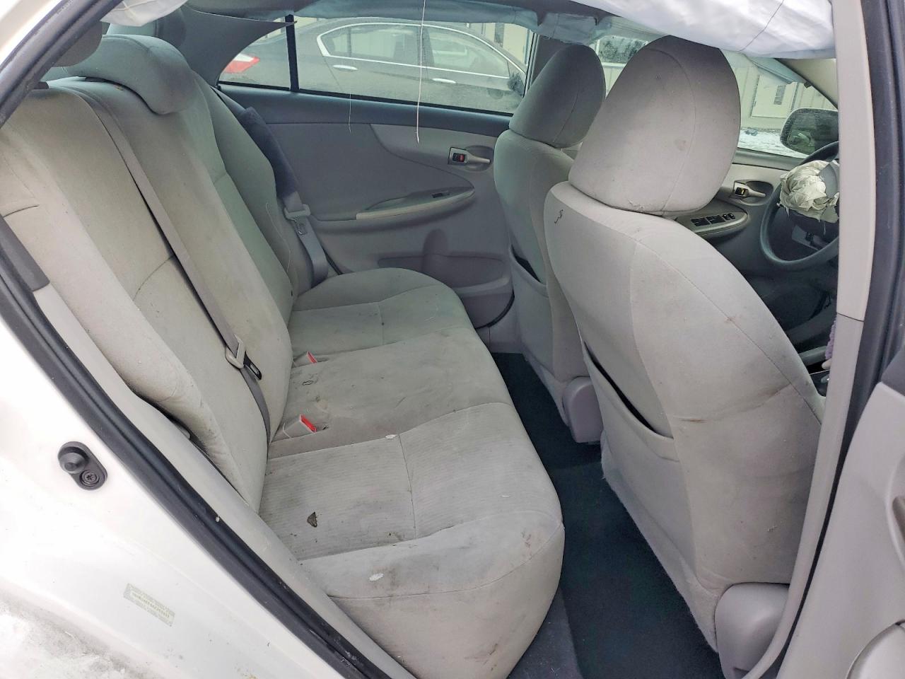 2010 TOYOTA COROLLA photo 10