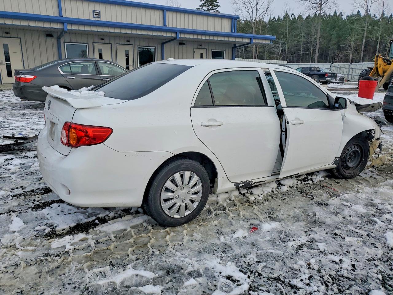 2010 TOYOTA COROLLA photo 3