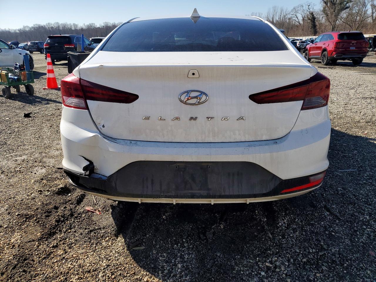 2020 HYUNDAI ELANTRA SEL photo 6
