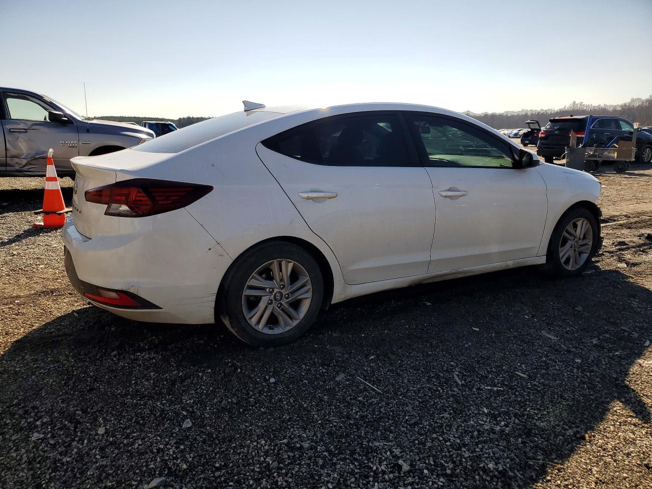 2020 HYUNDAI ELANTRA SEL photo 3