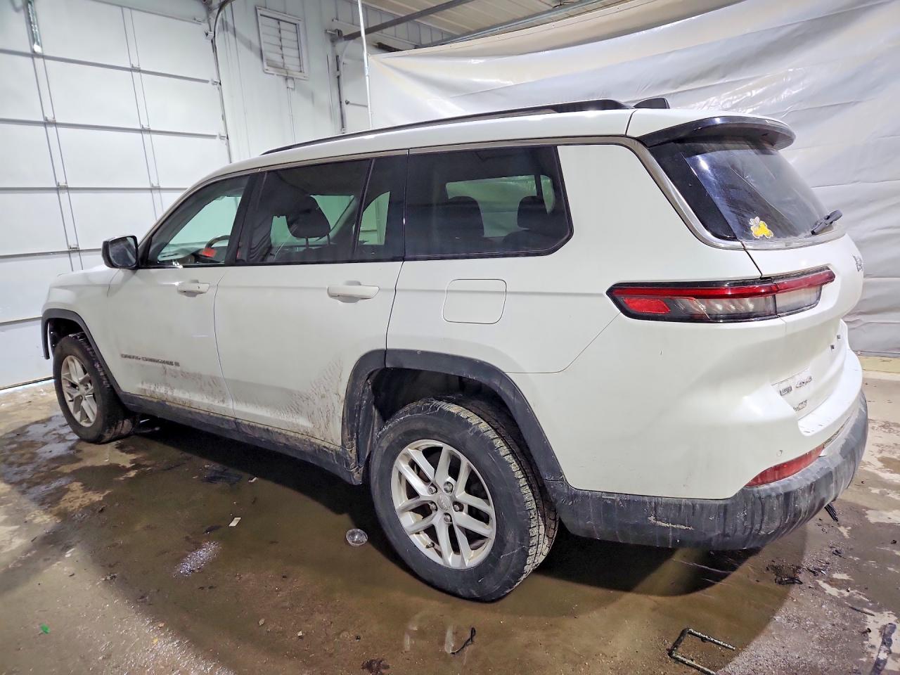 2022 JEEP GRAND CHEROKEE L LAREDO photo 2