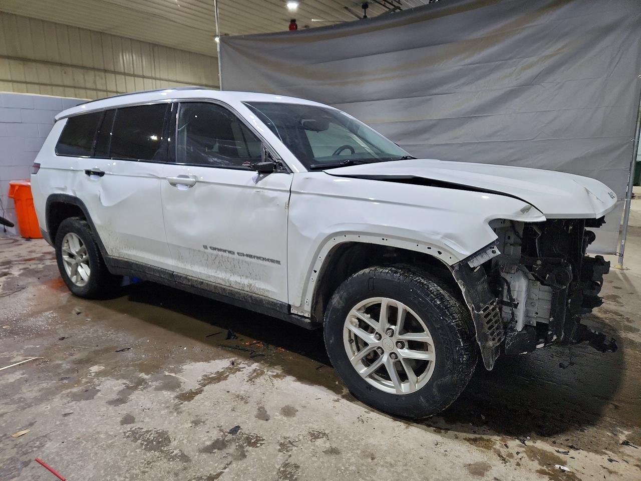 2022 JEEP GRAND CHEROKEE L LAREDO photo 4