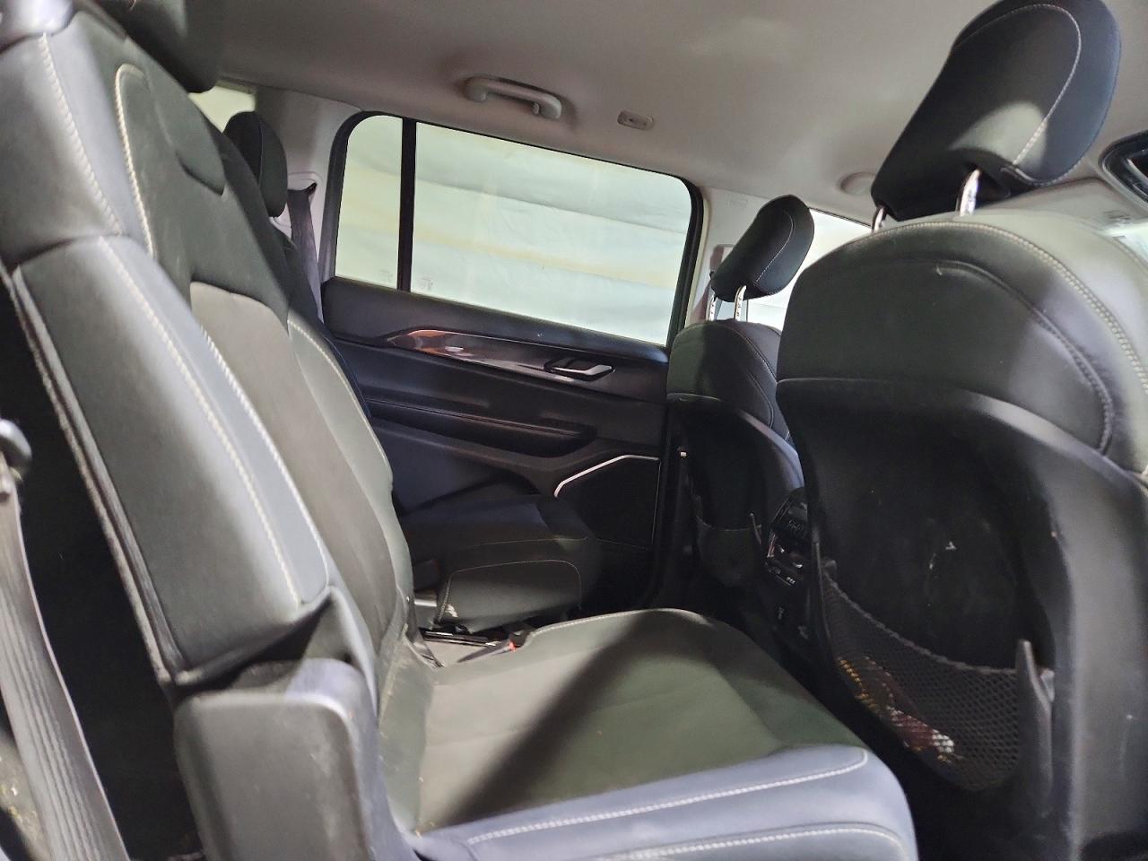 2022 JEEP GRAND CHEROKEE L LAREDO photo 11