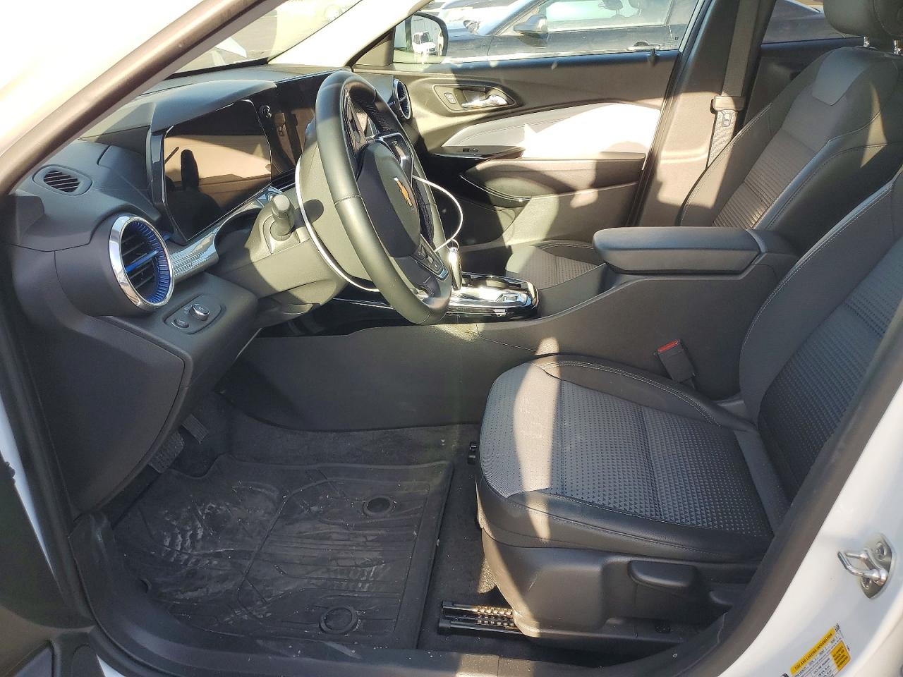 2025 CHEVROLET TRAX 1LT photo 13