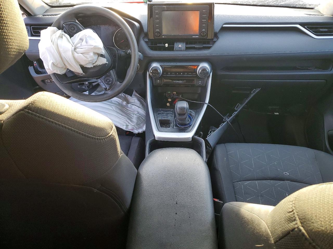 2021 TOYOTA RAV4 XLE photo 15