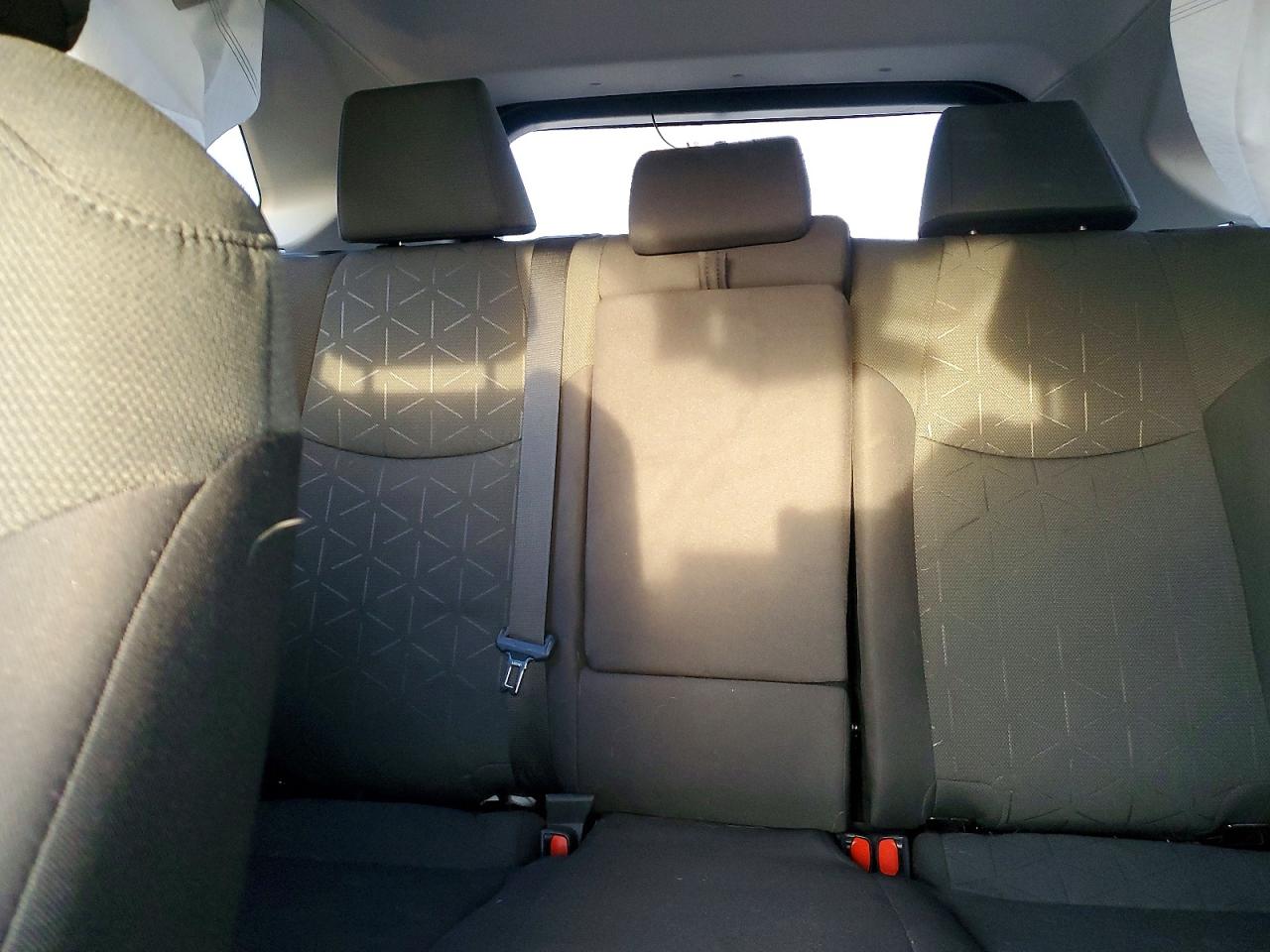 2021 TOYOTA RAV4 XLE photo 19