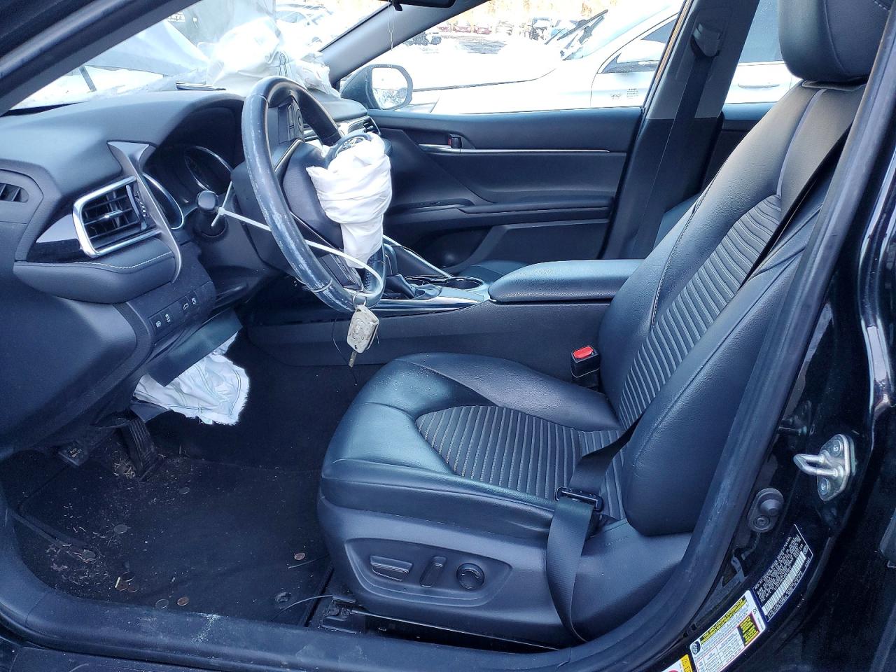 2018 TOYOTA CAMRY SE photo 7