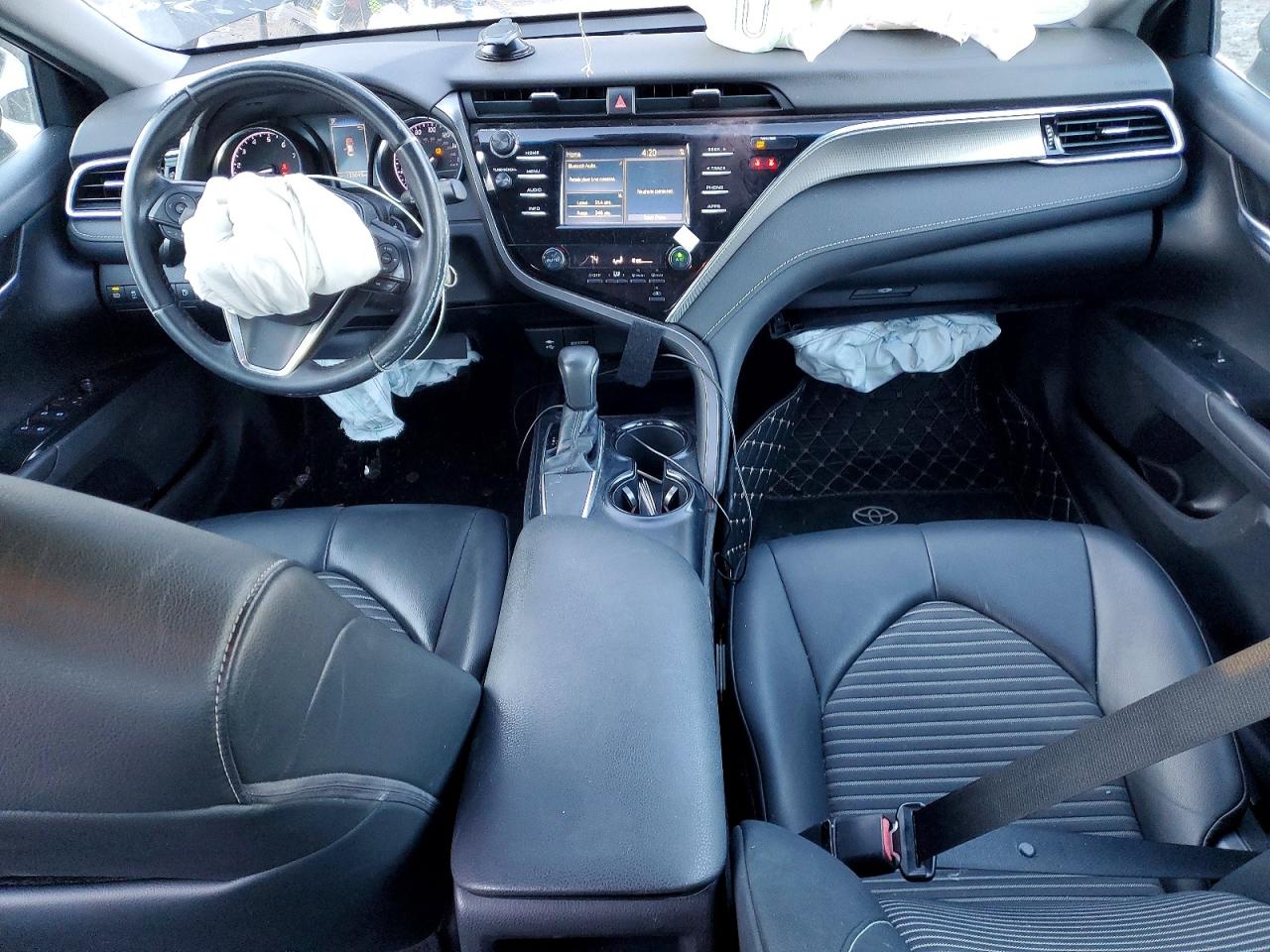 2018 TOYOTA CAMRY SE photo 8