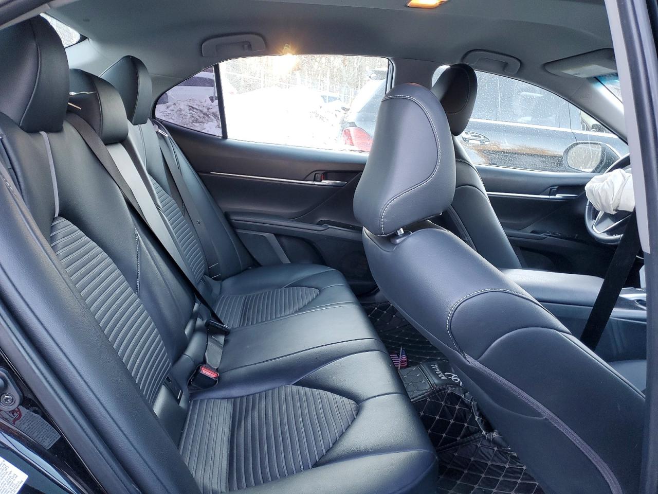 2018 TOYOTA CAMRY SE photo 10